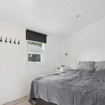 Sylvi - 750m From The Sea By Interhome Hals