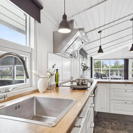 Sylvi - 750m From The Sea By Interhome *